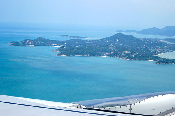 Uitzicht op Koh Samui uit het vliegtuig